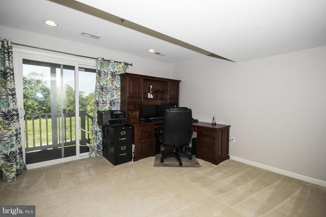 Foto del edificio - 9527 Liverpool Ln