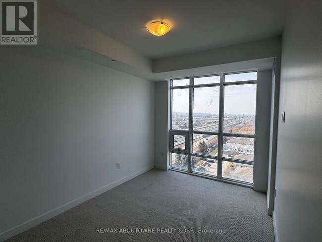 Building Photo - 461 Green Rd