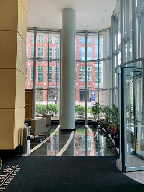 Foto del edificio - 345 N LaSalle Dr