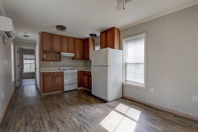 Foto del edificio - FIRST FULL MONTH FREE- AVAILABLE NOW!  1 B...