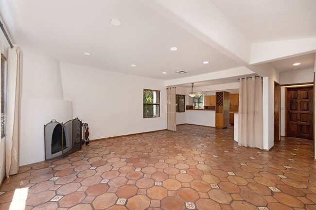 Building Photo - 10527 Troon Ave