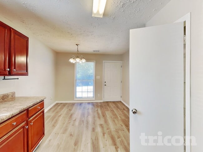 Building Photo - 5750 Westside Rd