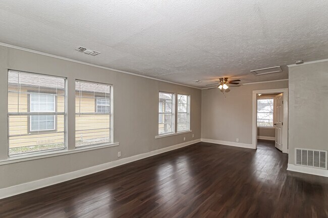 Building Photo - 401 Marshall