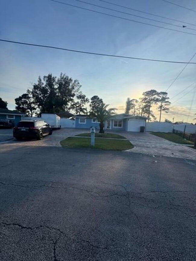 Photo - 2591 Rosehaven Rd House