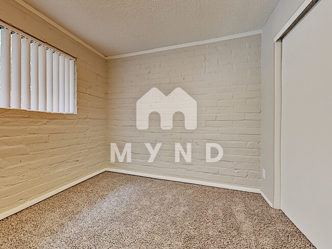 Building Photo - 912 S Dorsey Ln Apt 22