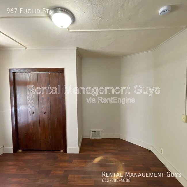 Building Photo - 967 Euclid St