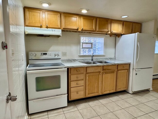 Building Photo - 5800 N Melvina Ave