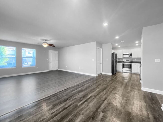 Building Photo - Stunning Renovated Duplex | 3BR/2BA Dream Home in Prime Location