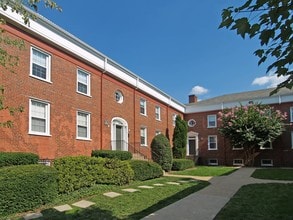 Building Photo - Presidential Greens