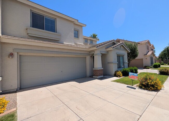 Foto del edificio - 4 Bedroom Home in Lantana Village Near E Ocotillo Rd. and S McQueen Rd!
