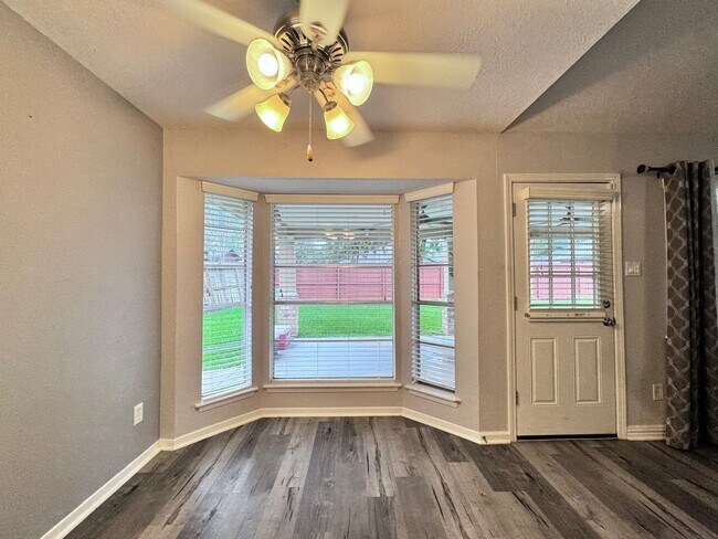 Foto del edificio - 3934 Thistlewood Dr