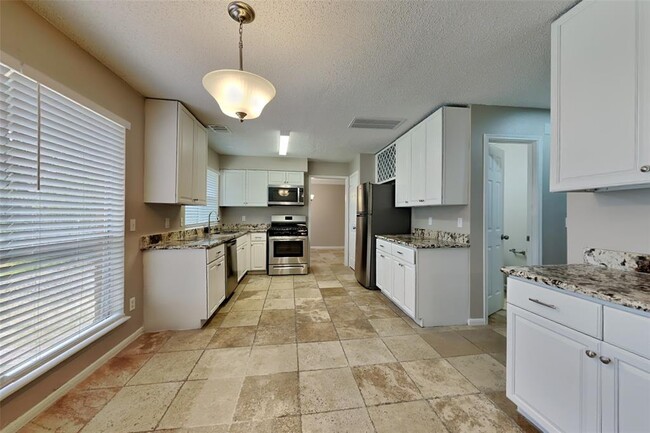 Building Photo - 17322 Harmony Hill Dr
