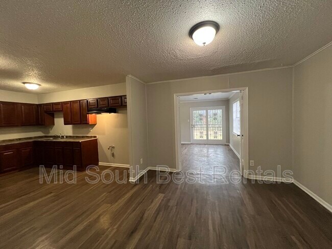 Foto del edificio - 3213 Harvester Ln