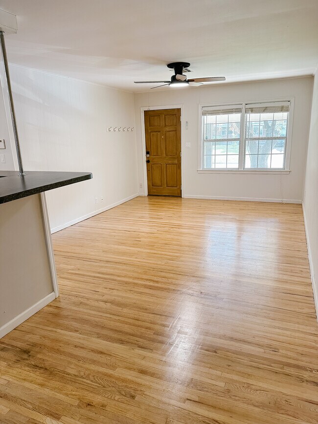 Foto del edificio - 3741 E 2nd St