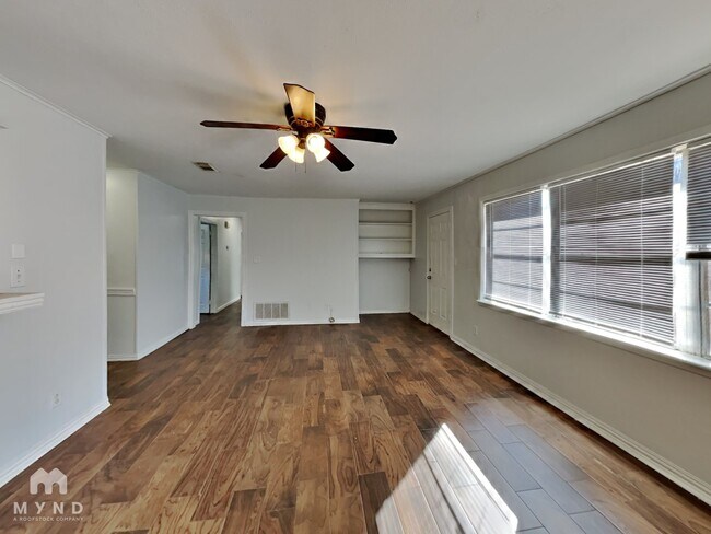 Foto del edificio - 204 W Pioneer St