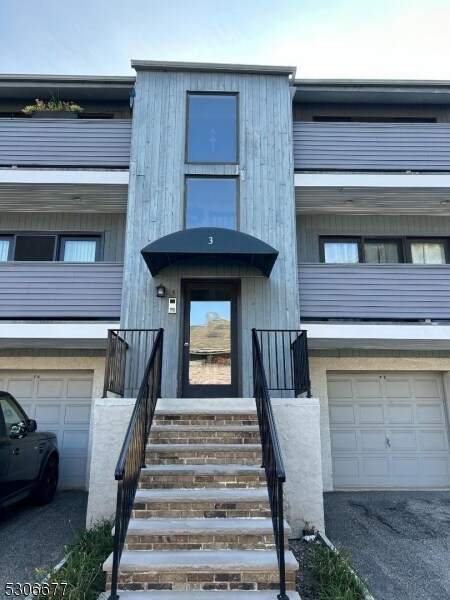 Primary Photo - 3 Domessina Ln