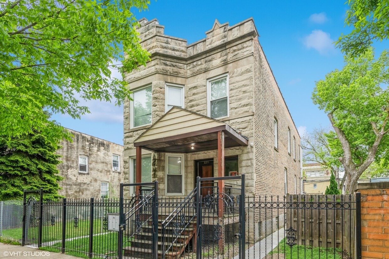 Primary Photo - 620 N Kedzie Ave