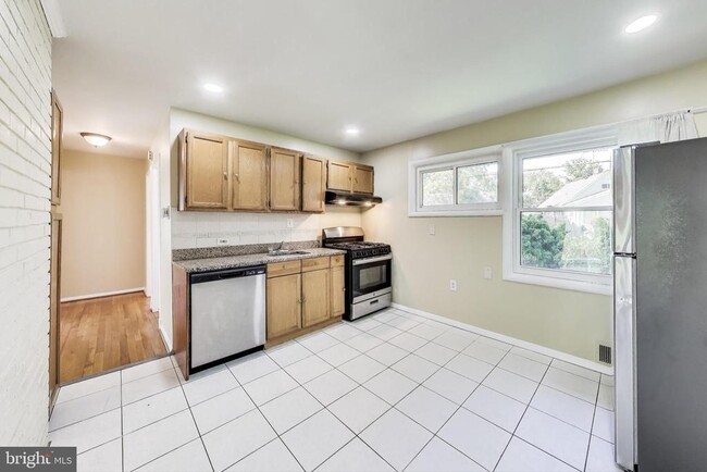 Building Photo - 5714 Ridgway Ave