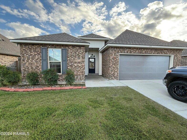 Foto principal - 215 Sparkling Meadows Ln