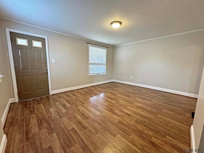 Building Photo - 610 Graham Ave