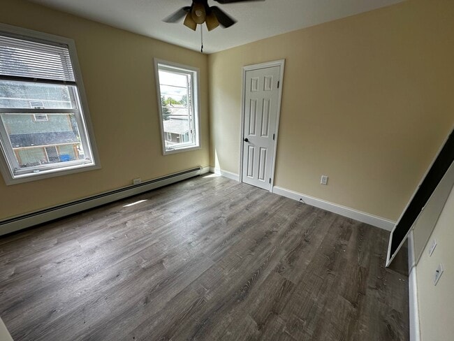 Photo - 10 Rose St Apartment