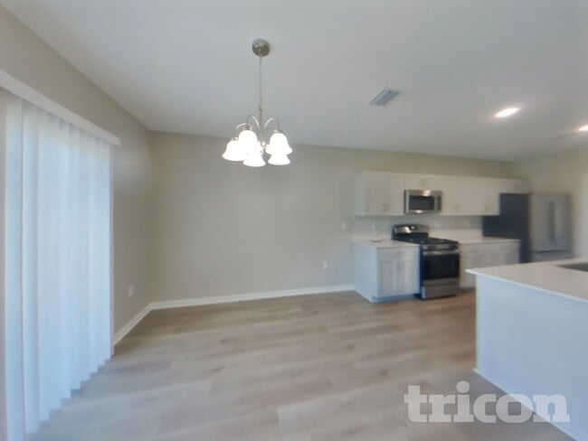 Foto del edificio - 5475 Summer Sunset Dr