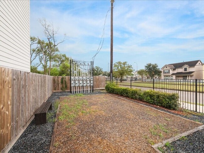 Foto del edificio - 2329 Paul Quinn St