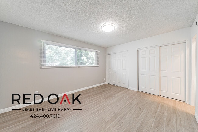 Building Photo - 10741 Moorpark St