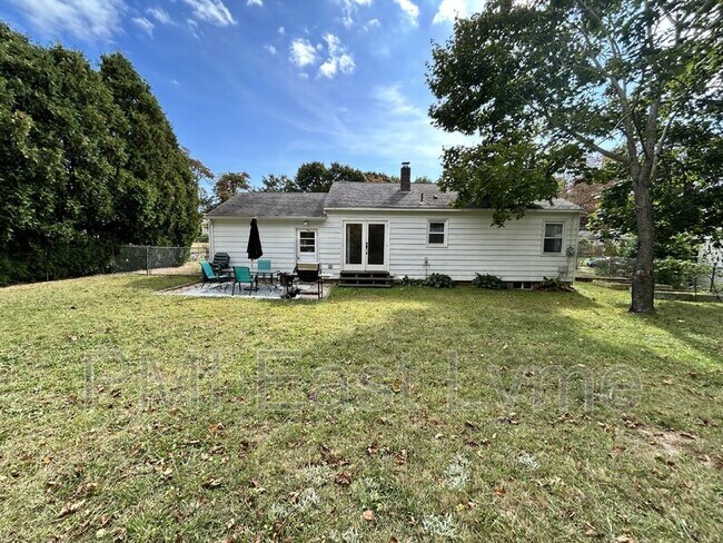 Building Photo - 11 Faulkner Dr