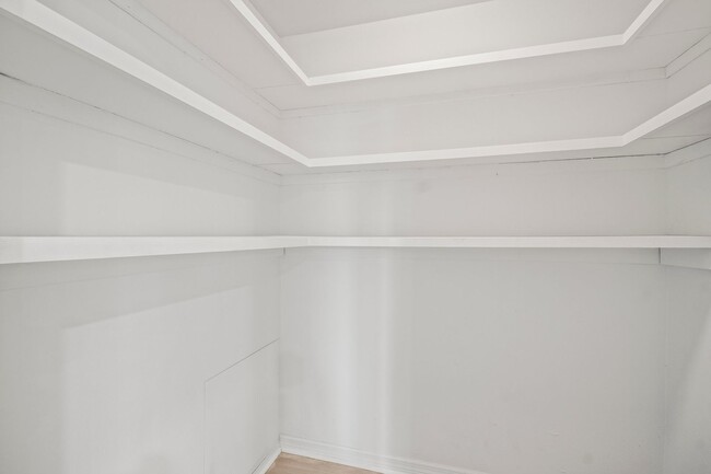 Foto del edificio - Fully Renovated 3 Beds 2 baths condo off M...