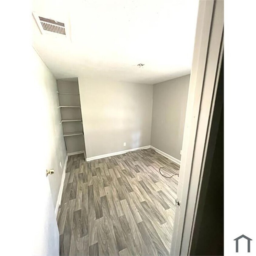 Building Photo - Property Manager