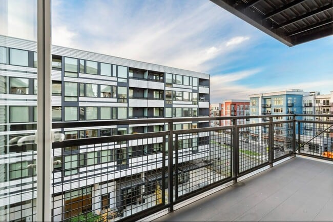 Building Photo - The Heron Flats and Lofts