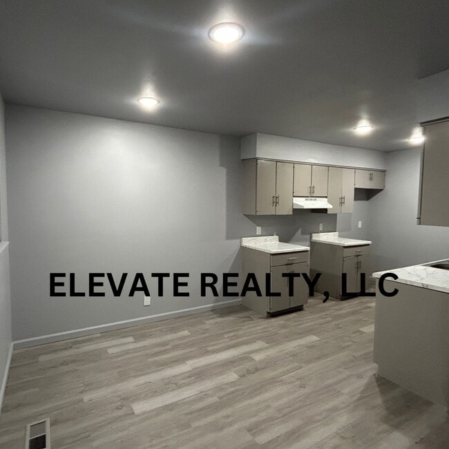 Building Photo - 6008 S Madison Pl