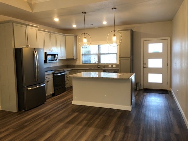 Building Photo - 9730 Montclaire Dr