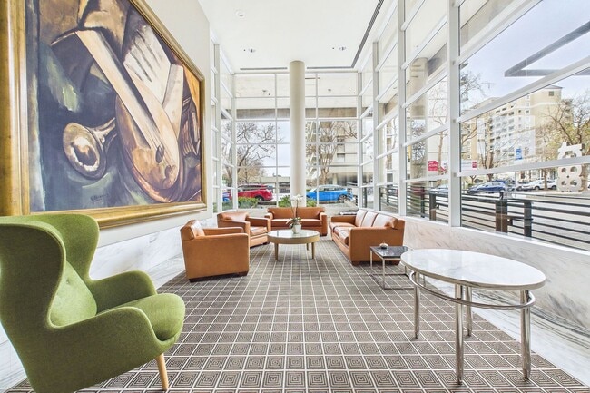 Foto del edificio - 2BR/2BA Corner Condo w/ Parking | Post International – Lower Pacific Heights