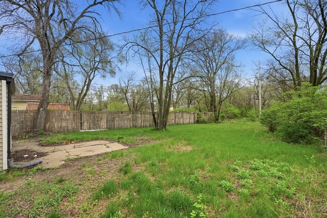 Building Photo - 3-Bedroom Home Minutes from Miller Beach & the Indiana Dunes