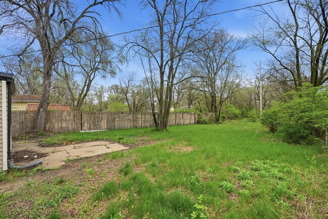 Foto del edificio - 3-Bedroom Home Minutes from Miller Beach & the Indiana Dunes