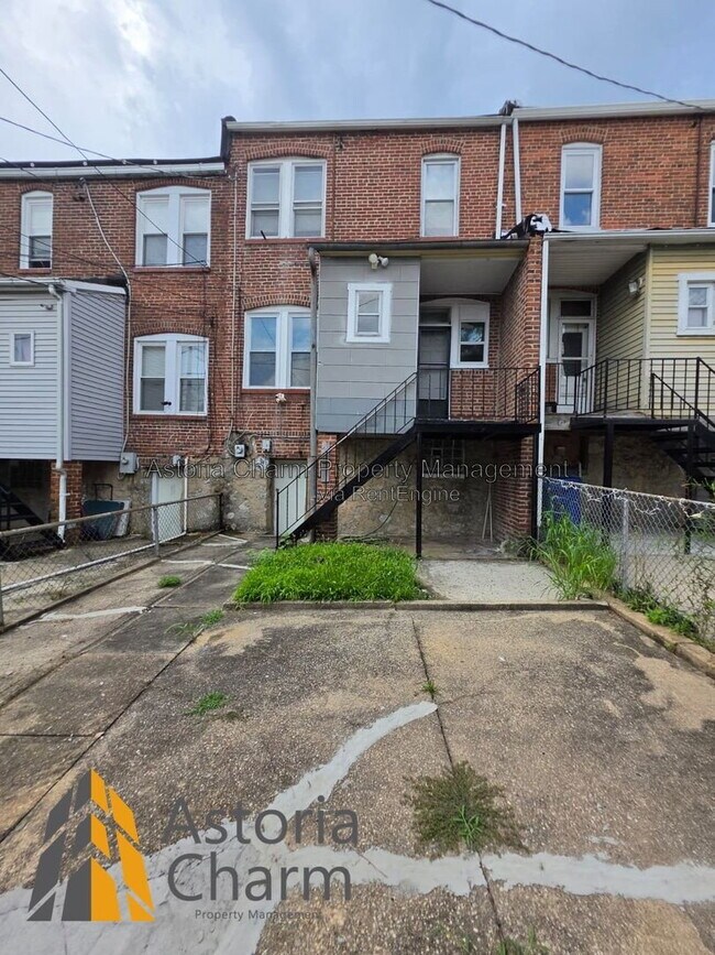 Foto del edificio - 3016 Pelham Ave