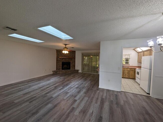 Building Photo - 240 SE 2nd Ave