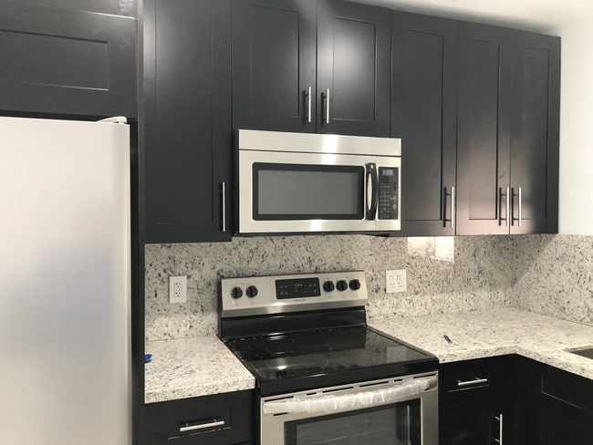 Photo - 634 SE 4th Pl House