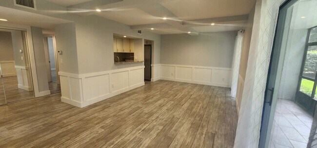 Building Photo - St Augustine Shores Gem! 2 Bed-2 Bath 1st ...