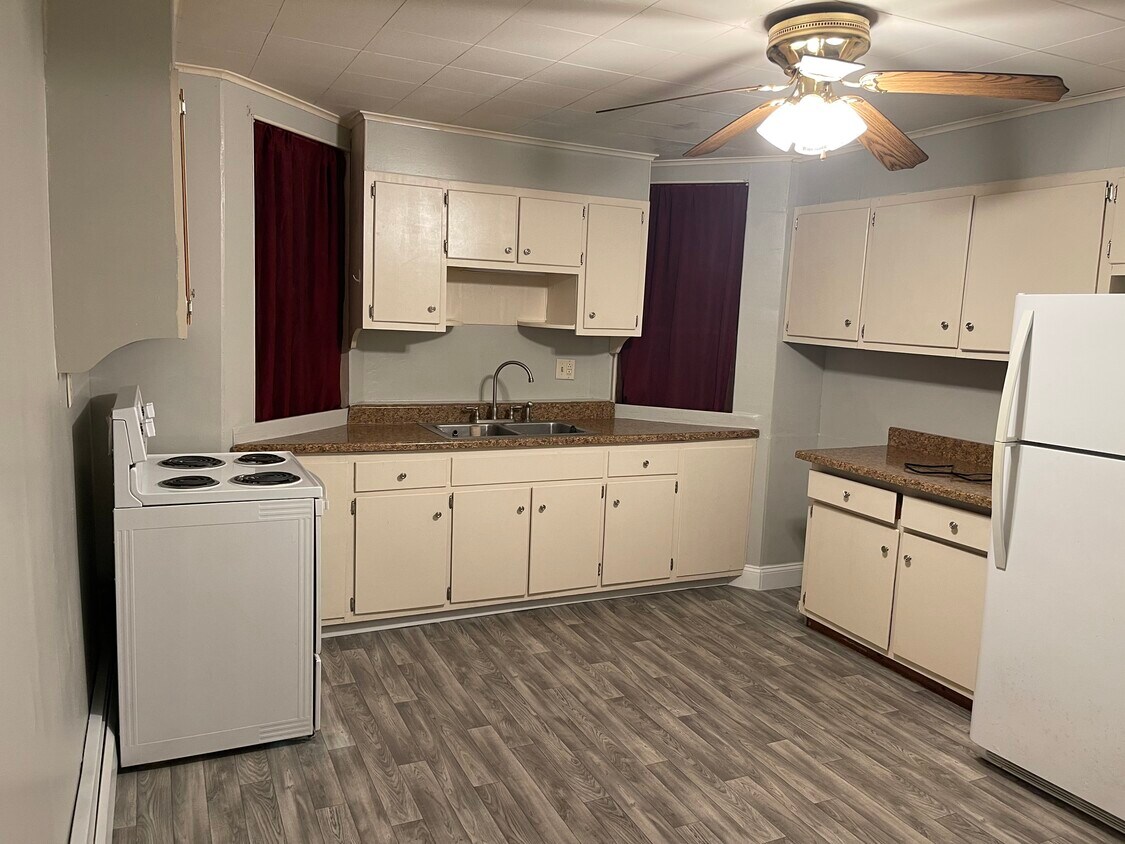 Kitchen - 704 Market St