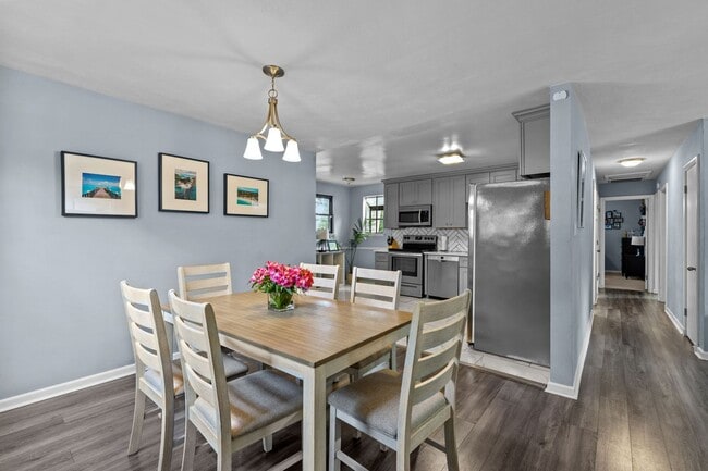 Building Photo - Welcome to your dream home in Norfolk!