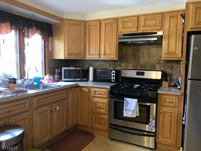 Foto del edificio - 42 Bergen Blvd