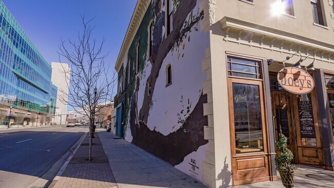 Foto del edificio - 40 N Freedom Blvd