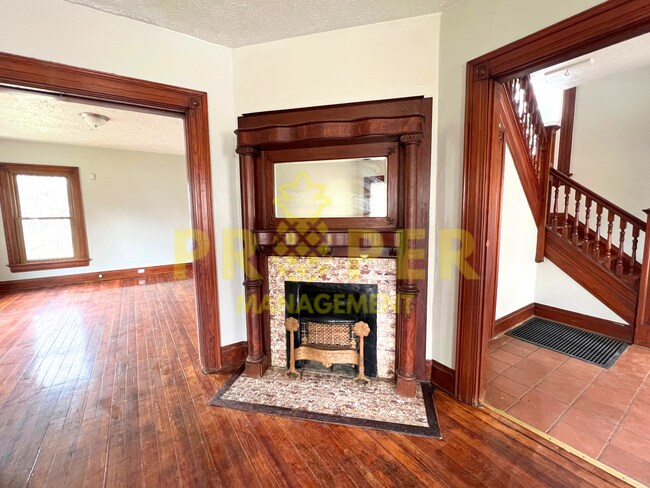 Building Photo - 3 bedrooms 1.5 bathrooms house for rent