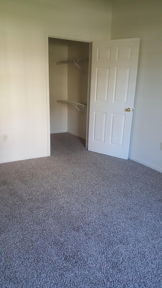 Building Photo - Village Crest