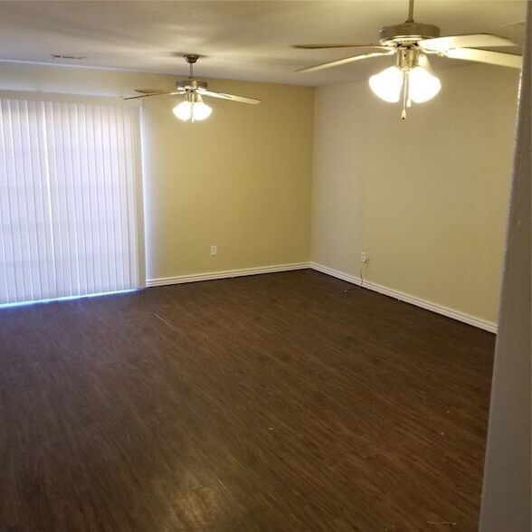 Foto del edificio - 327 Graystone Cir