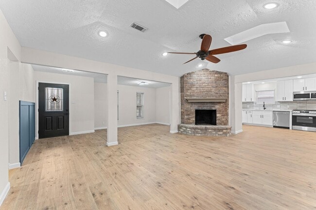 Building Photo - 27241 Wells Ln