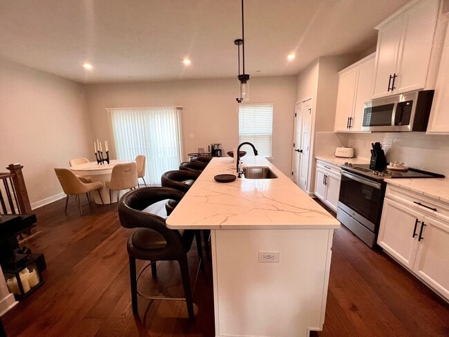 Building Photo - Canonsburg - 3 Bedroom 2.5 Bathroom Townhome For Rent